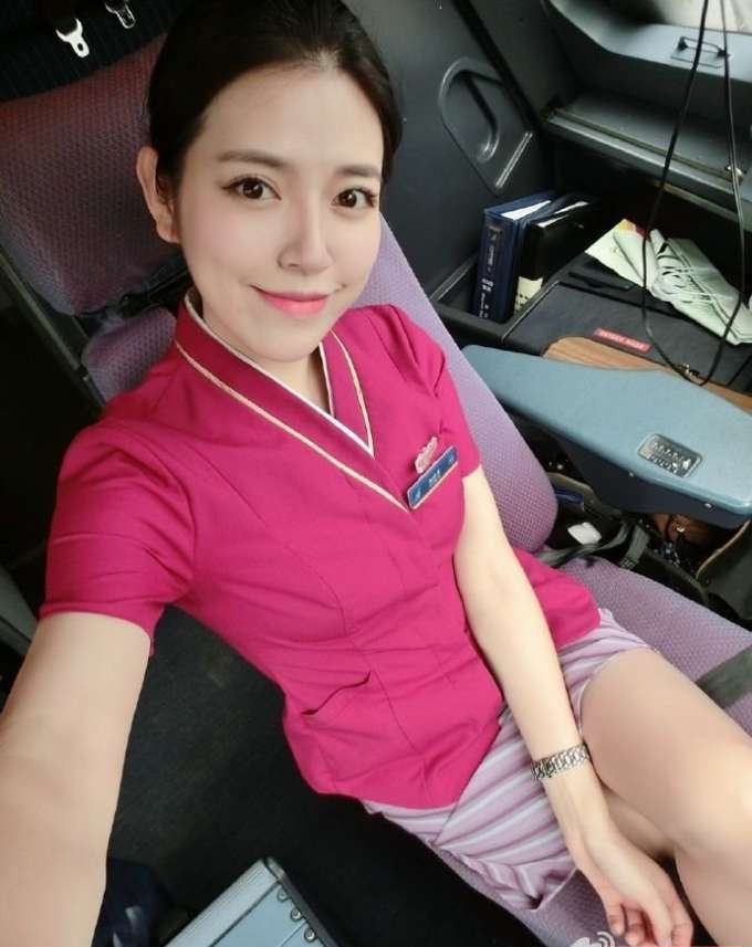 南航波音777機組的正妹空姐在休息艙偷偷自慰不雅視頻遭瘋傳 爆裂黑絲激情啪啪 休息室DIY影片流出 正妹空姐僞劉嘉倪 Part1