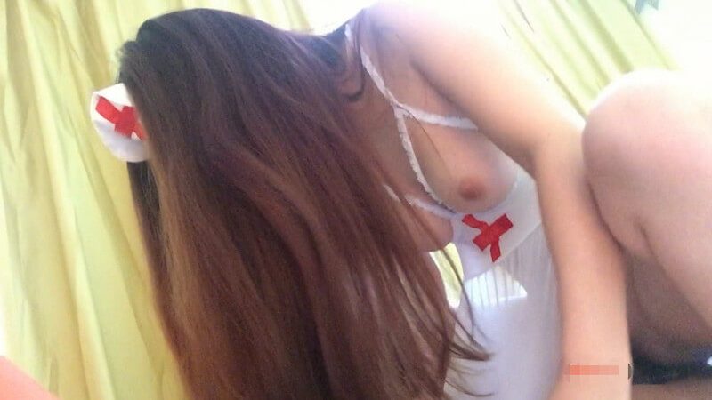 百度泄密，情趣護士裝啪啪啪，大奶白又嫩屁股翹，操爽了