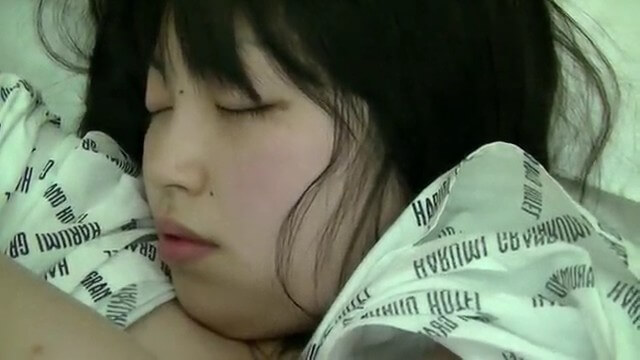 兩名大學新生昏睡了，來做點色色的事吧！