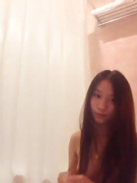 女主播在浴室裡誘惑