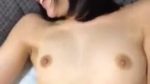 剛出社會的新鮮人，是可愛貧乳正妹