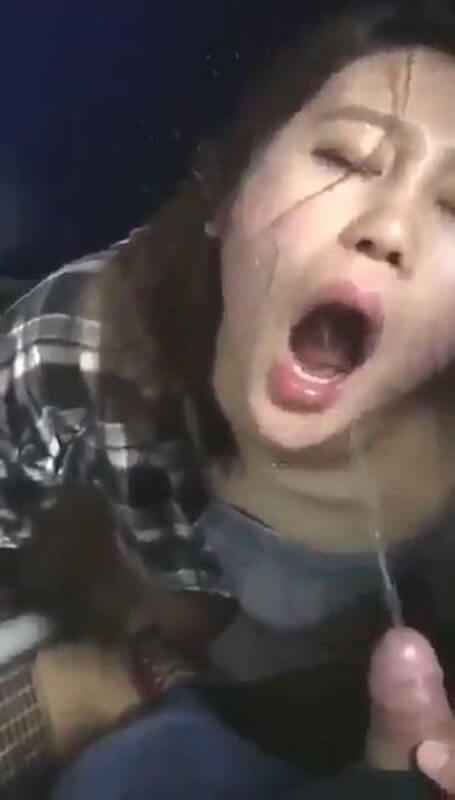 Pub酒吧男廁,露臉漂亮小妹喝大了,口著口著開始喝尿,尿完接著操