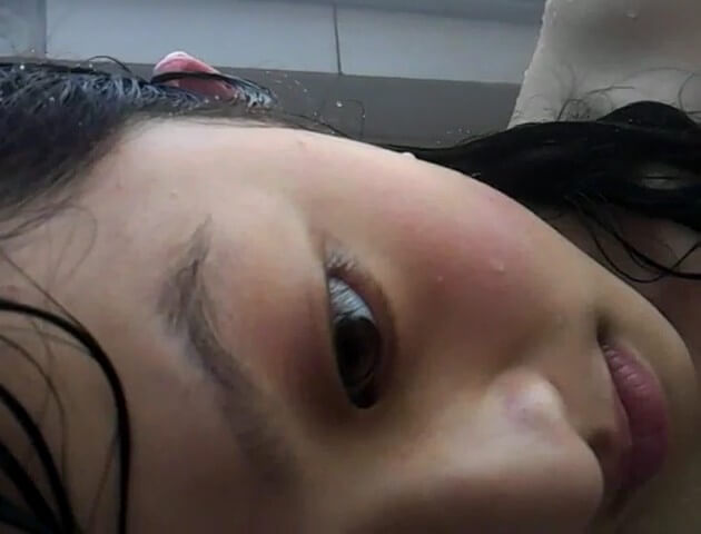 邊洗澡邊自慰的女高生!?