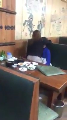 這個太強了！在韓國餐廳剛吃完就直接做起來了，還有其它人在走動呢！！