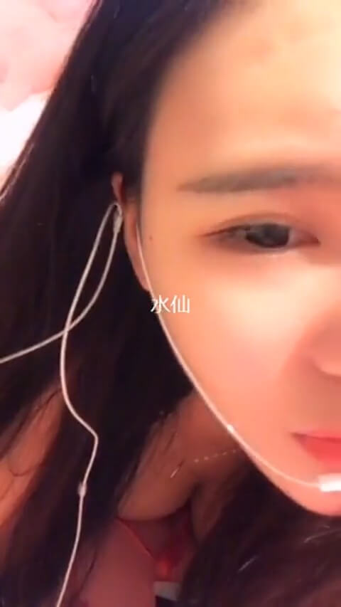 MT視訊饅頭妹自慰秀 也摳著自己的小饅頭穴 2