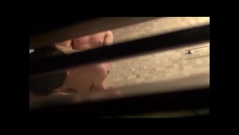 令人難以置信的偷窺隔壁的一對夫婦