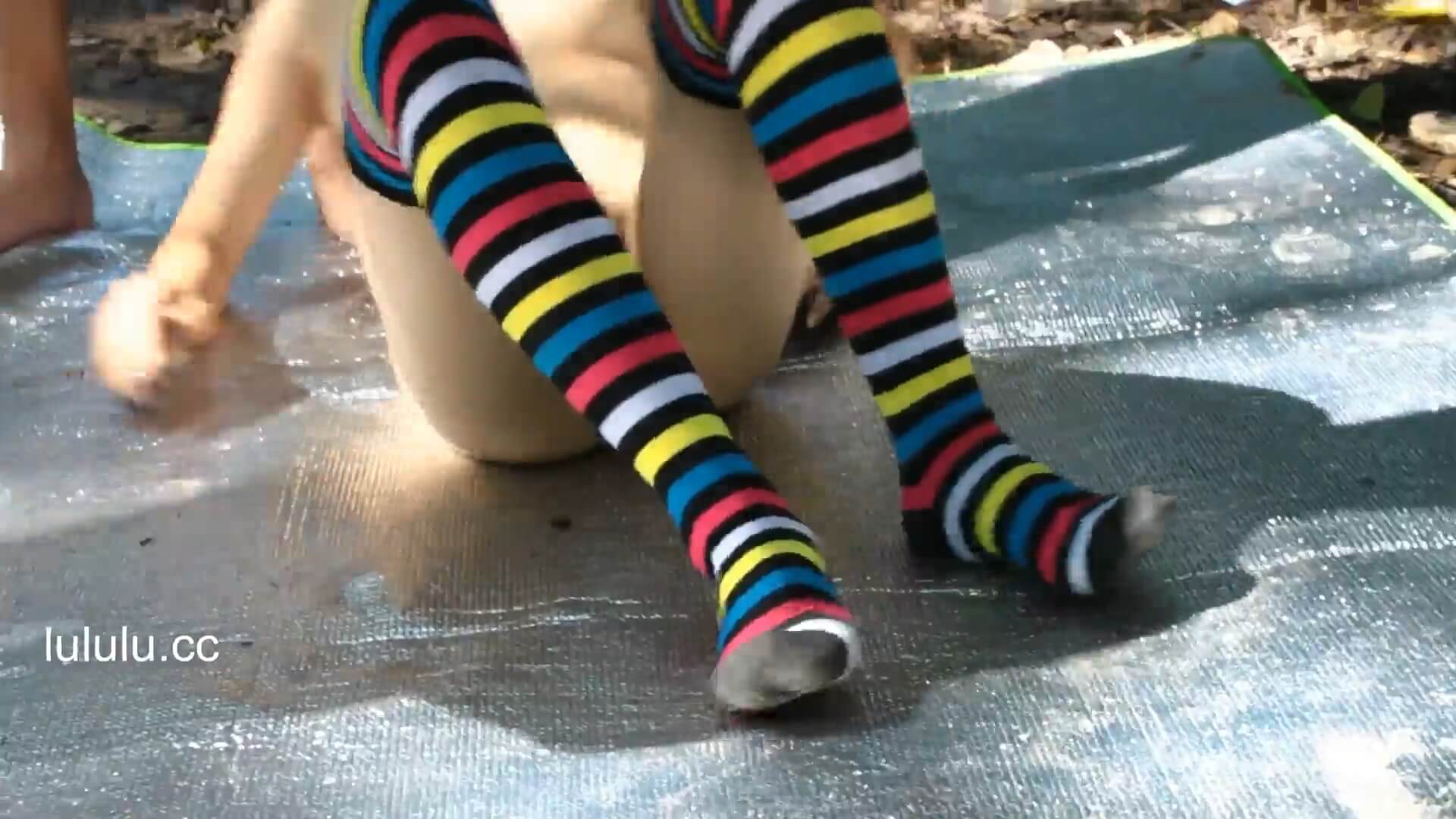 極品白嫩粉木耳女神林間多P淫蕩亂交