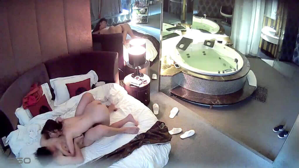 情趣酒店豪華套房偷拍很饑渴很主動的美眉上位騎坐720P高清