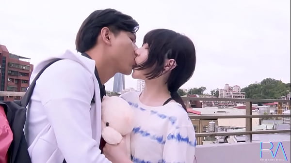 【全网首发 麻豆映画代理出品】国产AV剧情皇家华人 清纯女友欲求不满 熊熊监视中（想找漂亮小姐姐约炮加V 744394132）