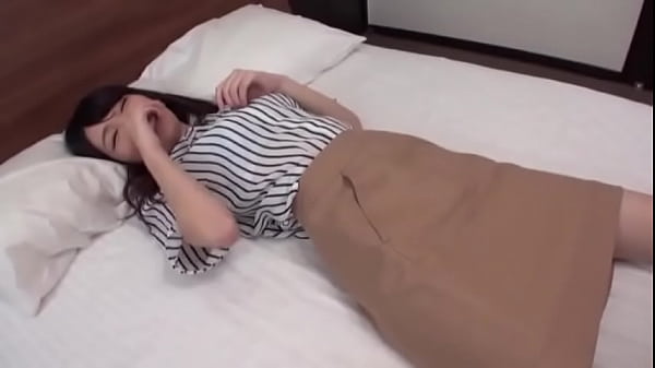 黒髪ロングの清楚系をナンパしてホテルで生バックで犯して喘がせる